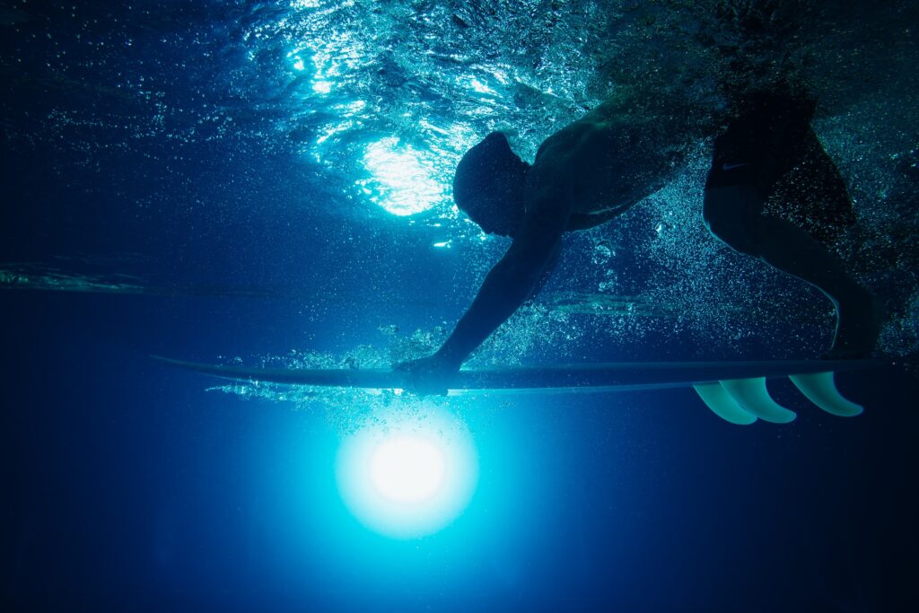 Underwater surf piscine UCPA Merignac Bordeaux