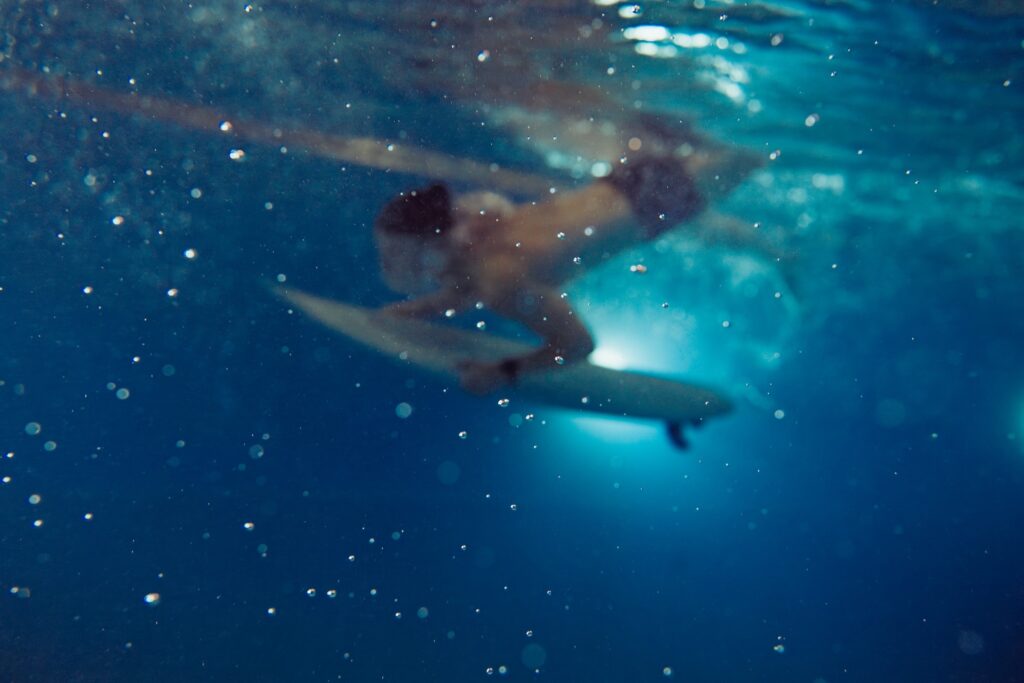 Underwater surf piscine UCPA Merignac Bordeaux