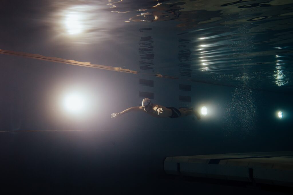 Underwater surf piscine UCPA Merignac Bordeaux