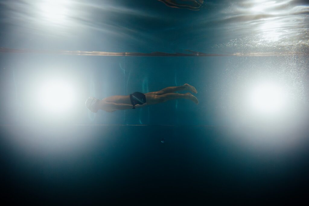 Underwater surf piscine UCPA Merignac Bordeaux
