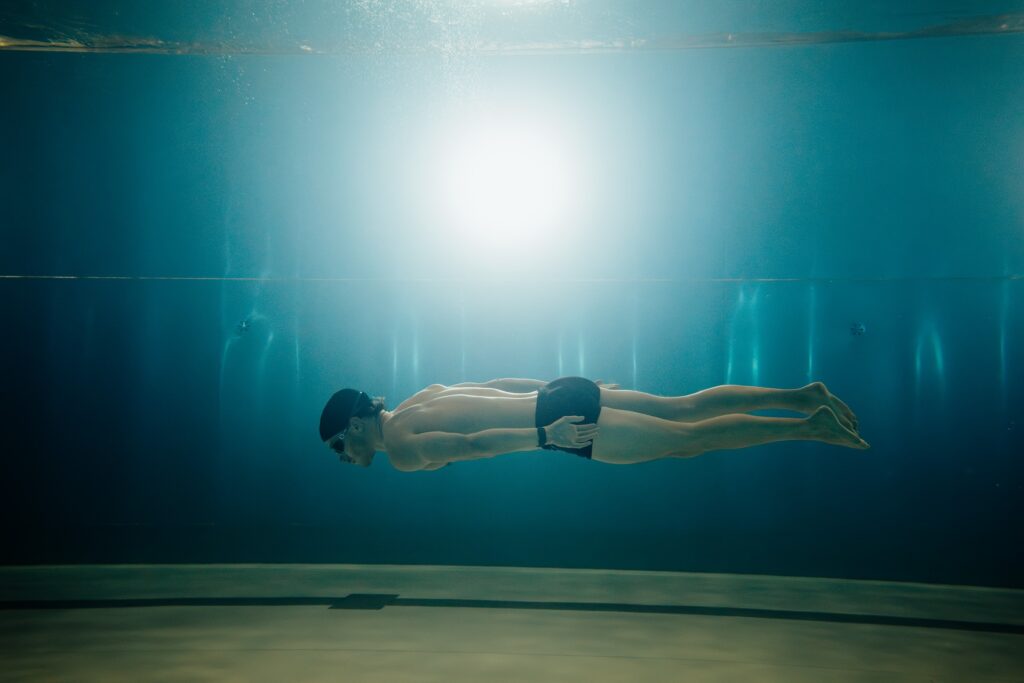 Underwater surf piscine UCPA Merignac Bordeaux