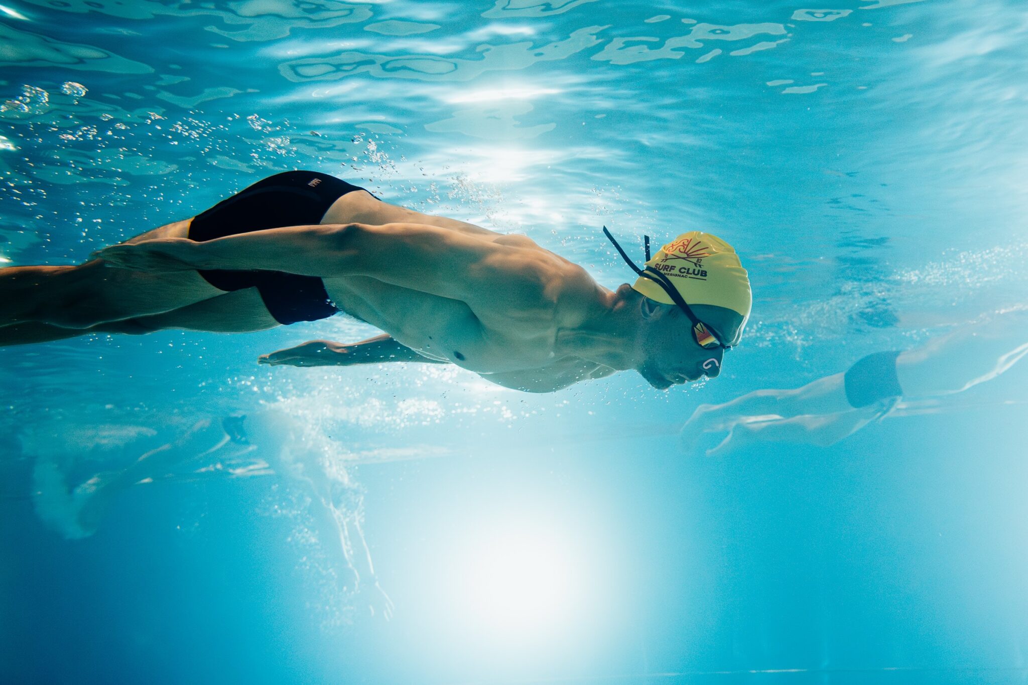 Underwater surf piscine UCPA Merignac Bordeaux