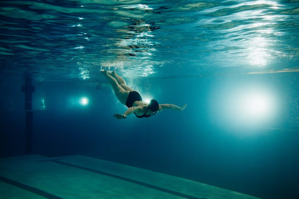 Underwater surf piscine UCPA Merignac Bordeaux