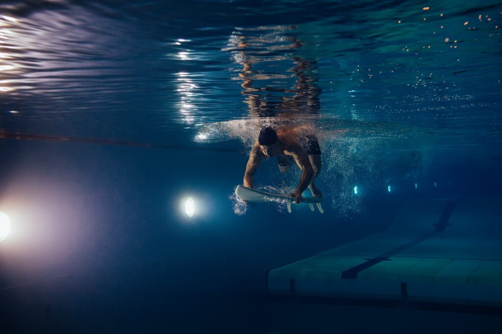 Underwater surf piscine UCPA Merignac Bordeaux